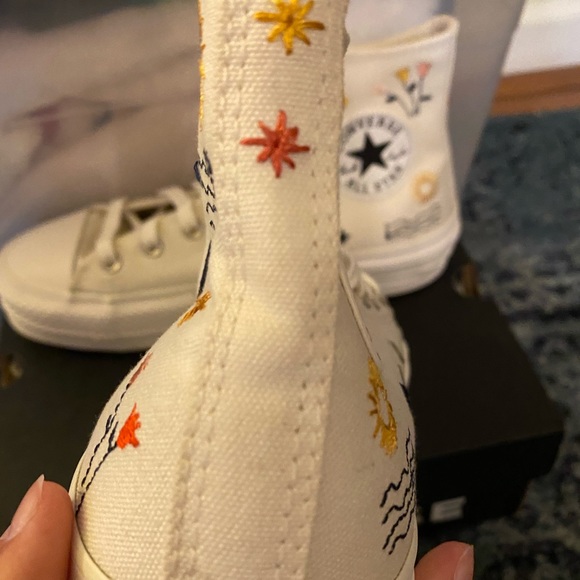 CTAS It’s okay to wander platforms - Picture 3 of 8